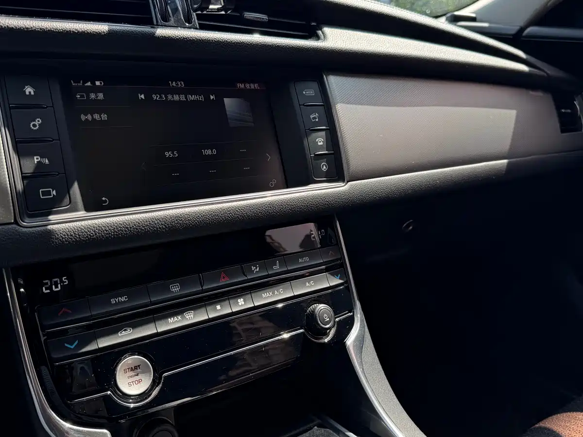 Jaguar XF 2016 2016 XF 2.0T 2WD Elegance Edition
