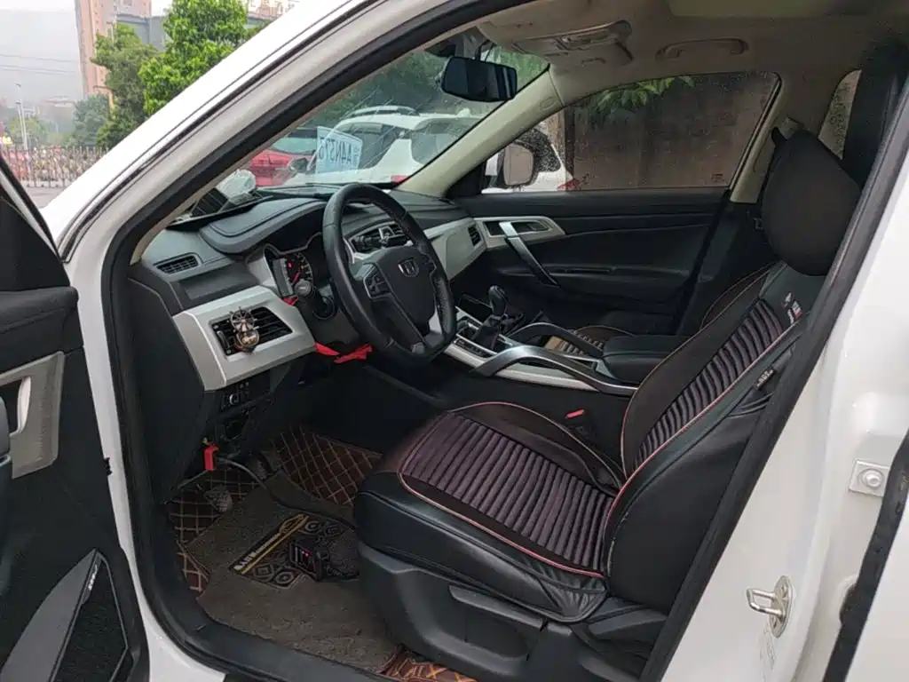 Photo 15 - Geely Atlas