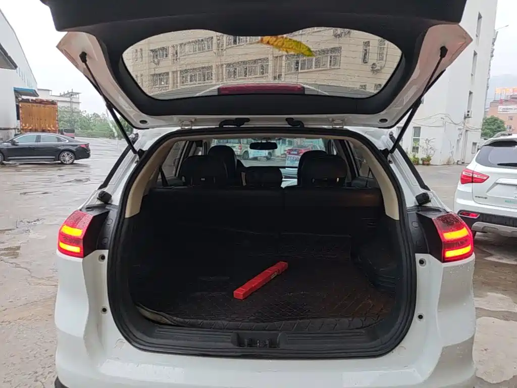 Photo 19 - Geely Atlas