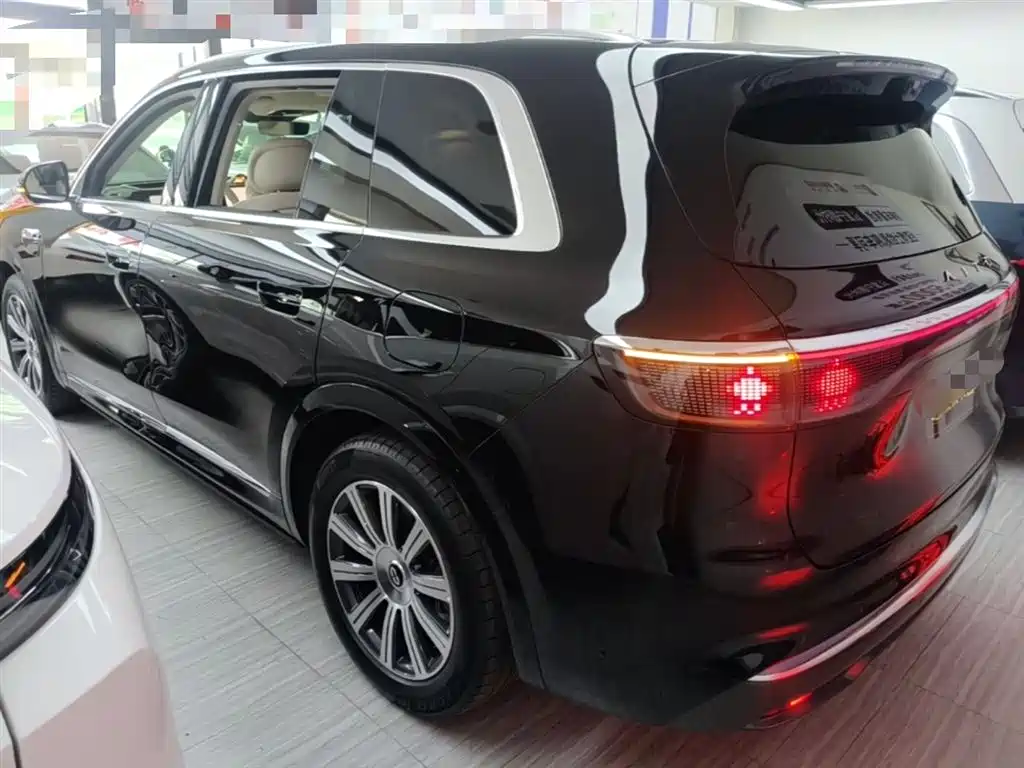 AITO Wenjie AITO M8 2025 Model Extended Range Max Edition 37kWh 6-Seater фото 5