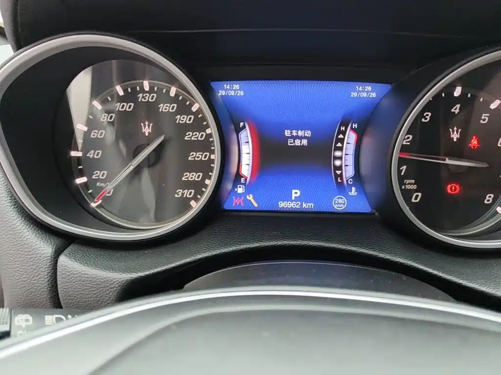 Фото 4 - Maserati Levante