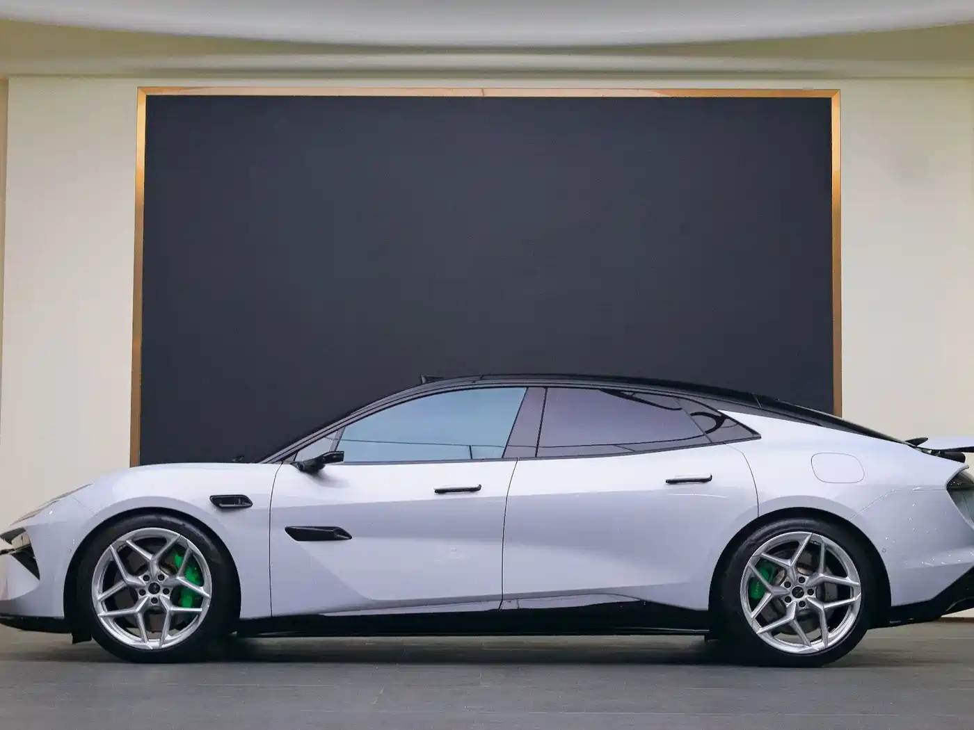 Lotus Emeya 2025 2025 900 Performance