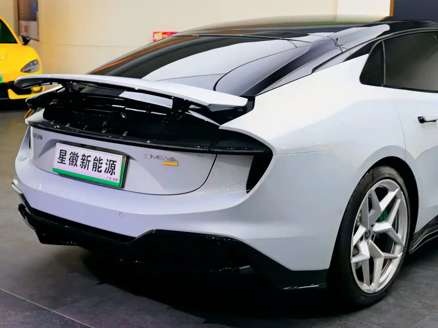 Lotus Emeya 2025 2025 900 Performance