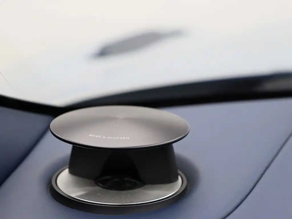 Фото 28 - Aston Martin DB11