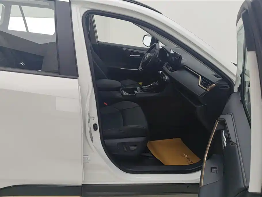 Toyota Wildlander 2024 2.0L CVT 2WD Luxury PLUS Edition фото 8