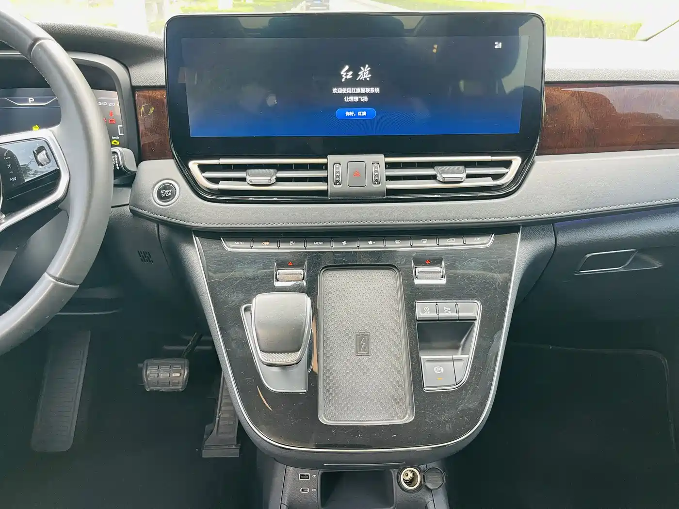 Hongqi HQ9 2023 2.0T Smart Connect Flag Enjoy Edition фото 13