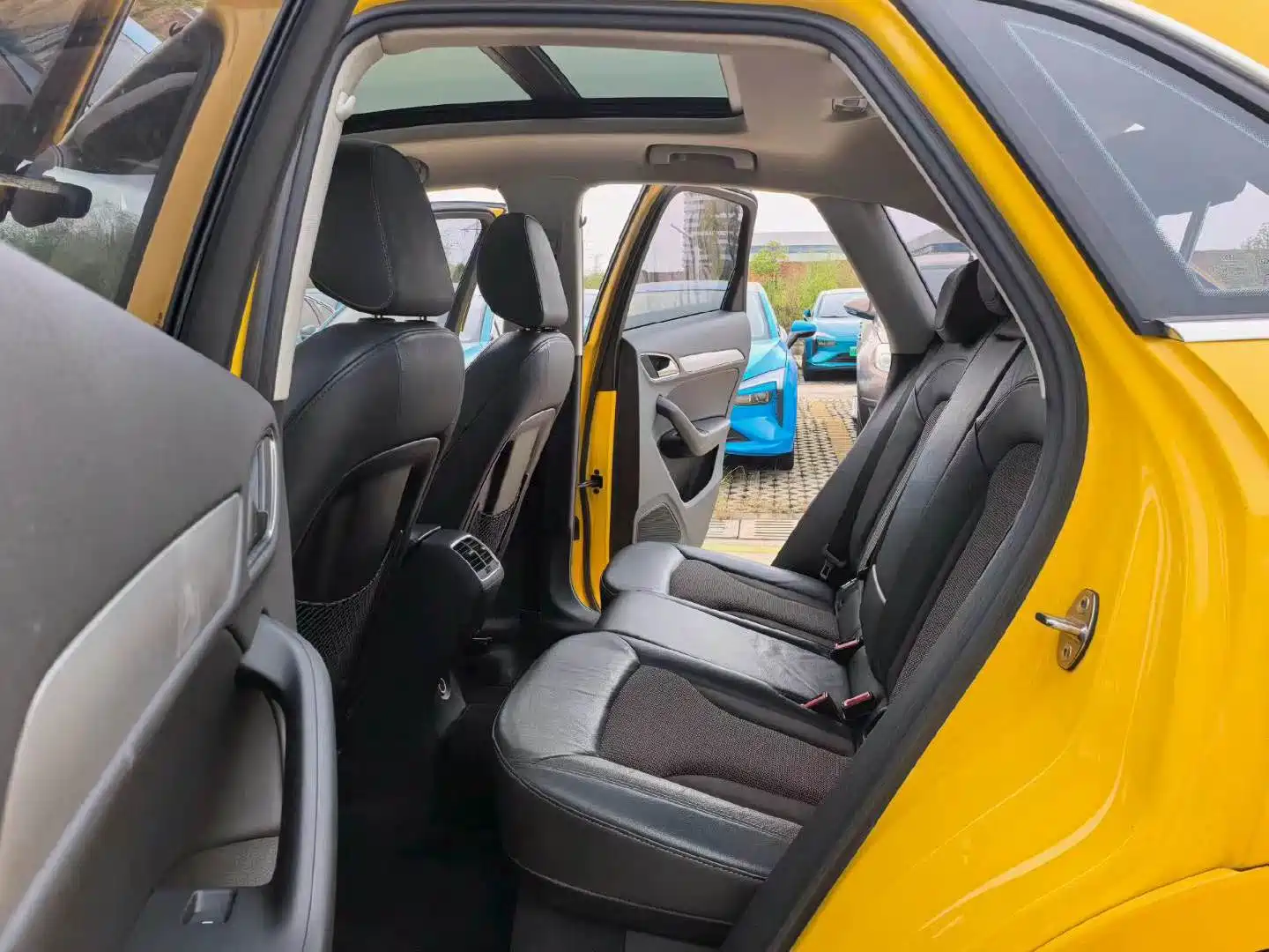 Photo 8 - Audi Q3