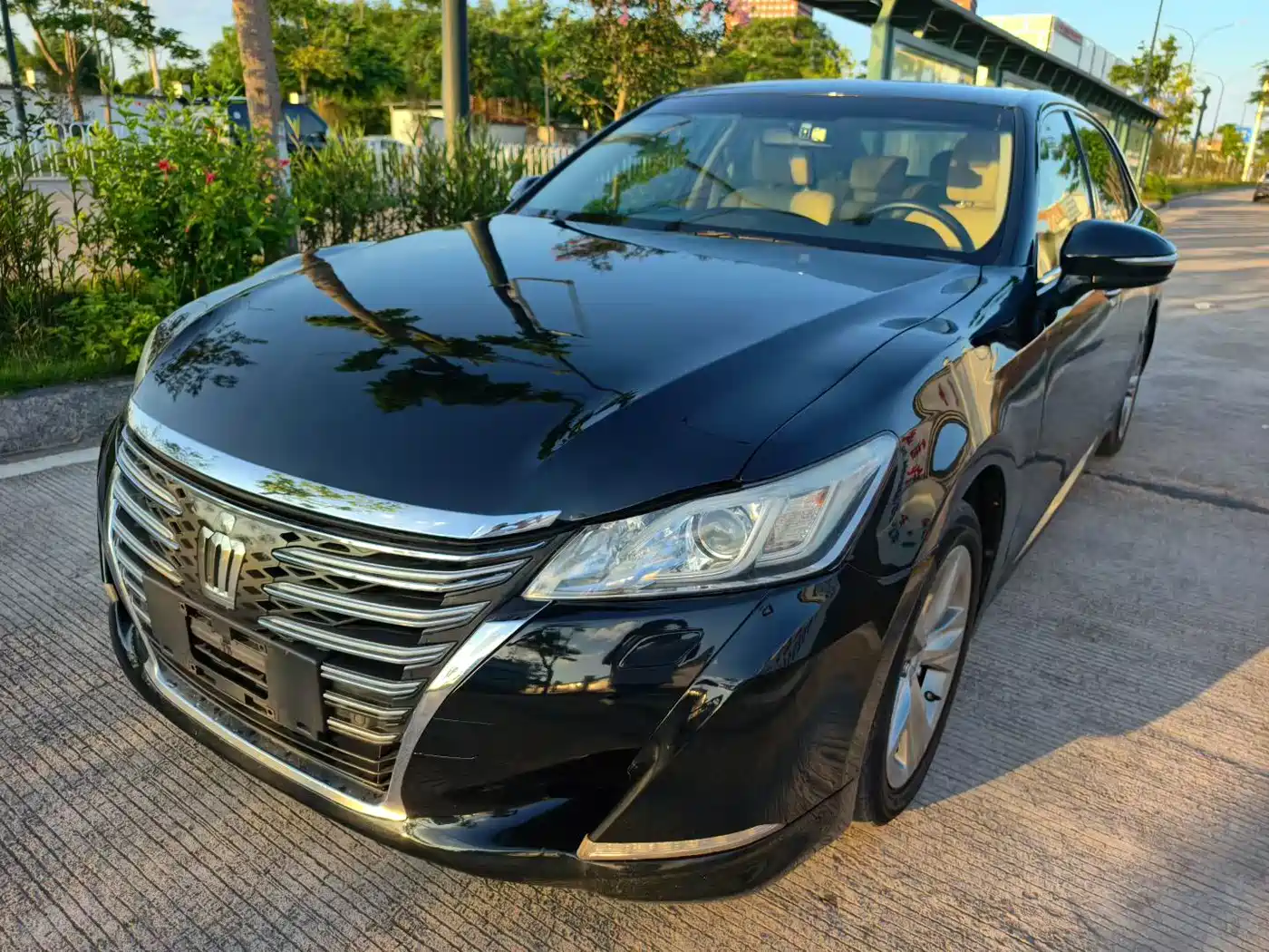 Фото 1 - Toyota Crown