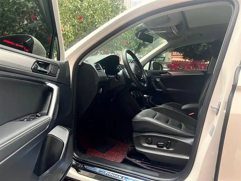 Volkswagen Tiguan L 2021 330TSI Automatic 2WD Smart фото 10