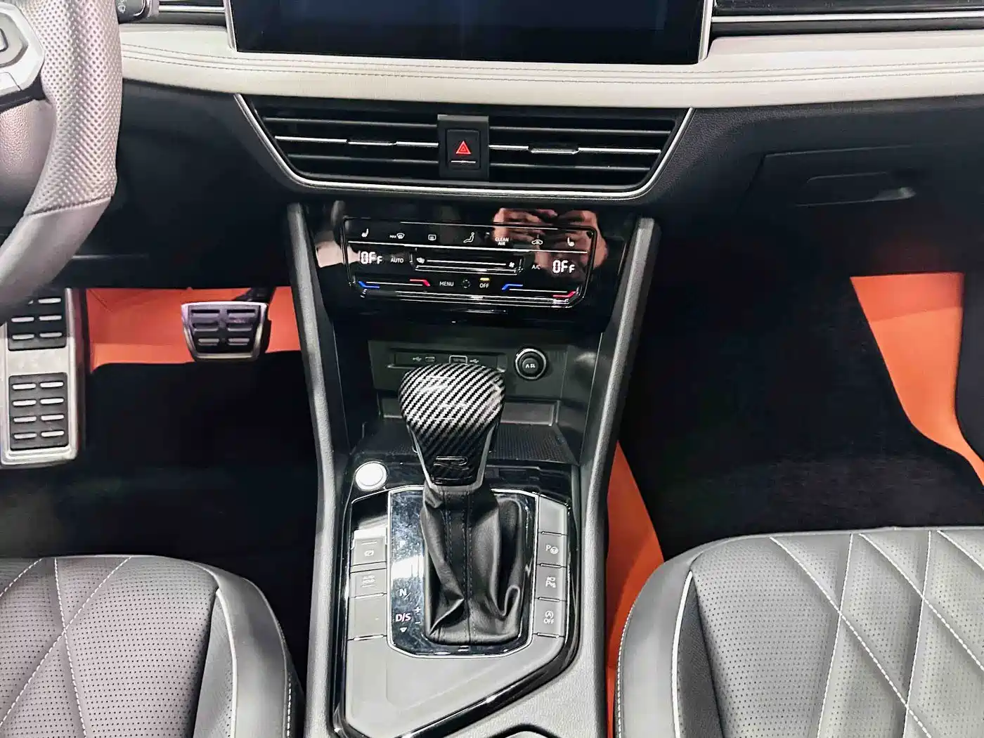 Volkswagen Tiguan L 2024 330TSI Automatic 2WD R-Line Premium Enjoyment Edition фото 14