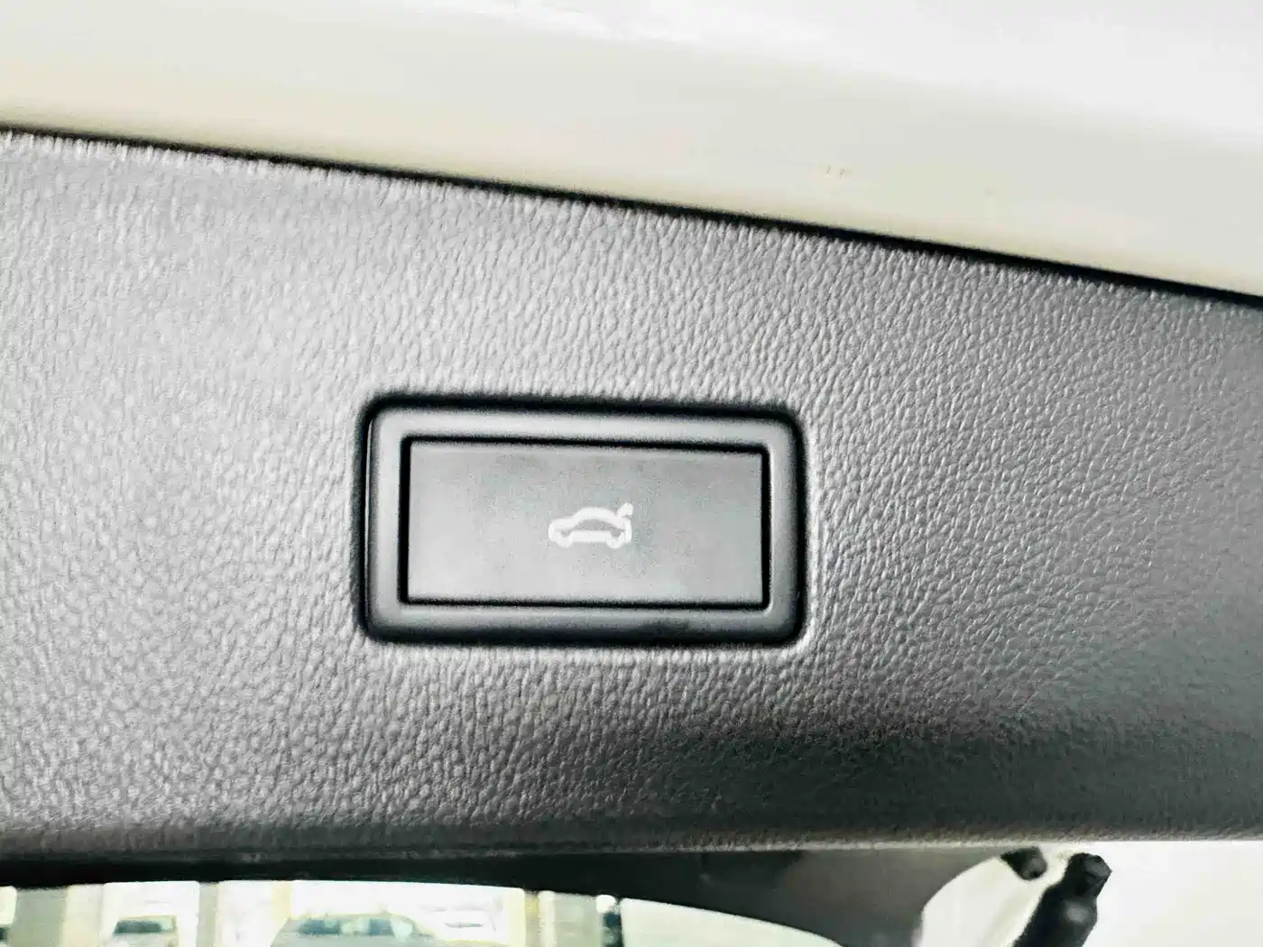 Volkswagen Tiguan L 2024 330TSI Automatic 2WD R-Line Premium Enjoyment Edition фото 17