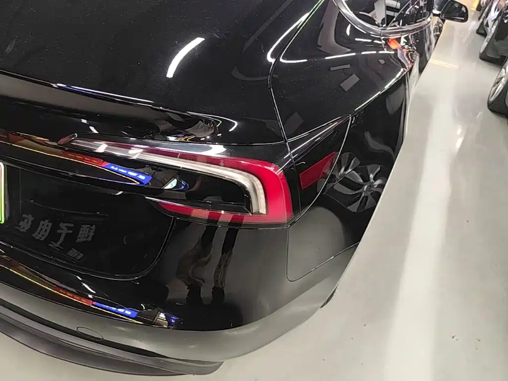 Фото 8 - Tesla Model 3