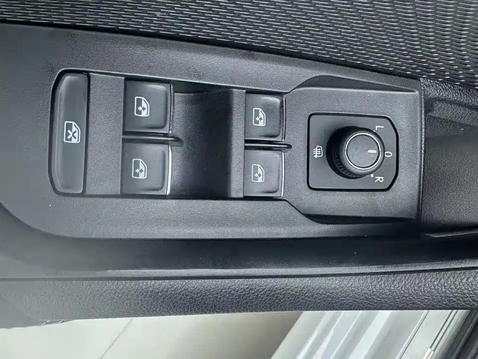 Škoda Octavia 2023 Facelift PRO TSI280 Premium Edition фото 23