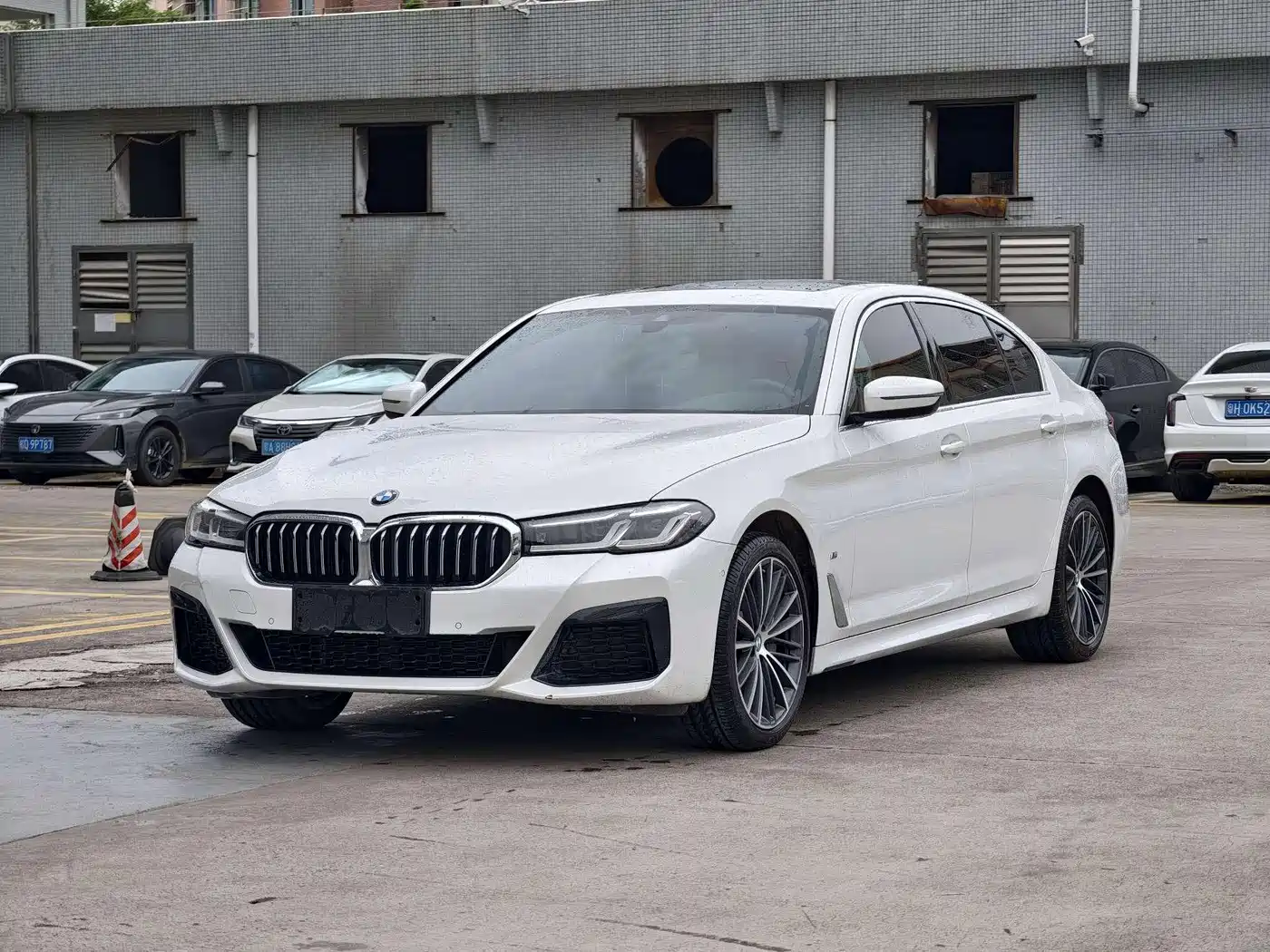 BMW 5 Series 2022 Facelift 530Li Leading M Sport Package