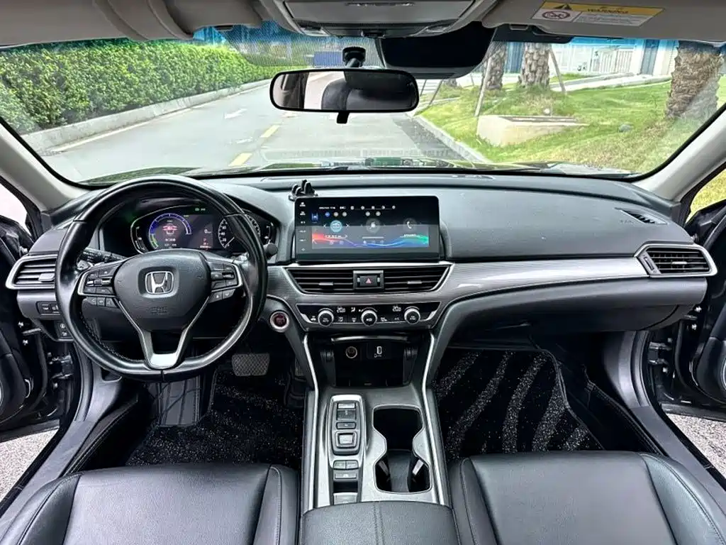 Фото 8 - Honda Accord