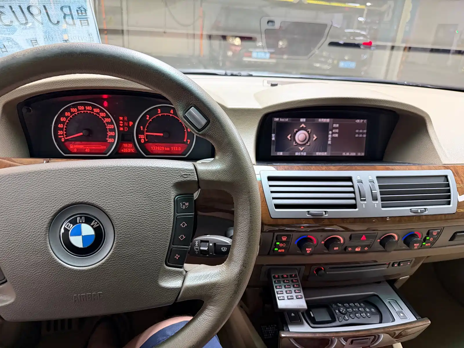 Фото 18 - BMW 7 Series