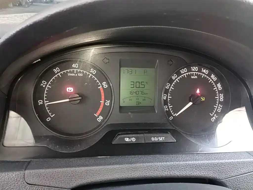 Škoda Rapid 2013 1.6L Automatic Smart Selection фото 12