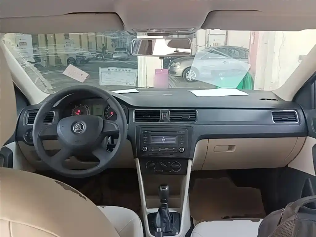 Škoda Rapid 2013 1.6L Automatic Smart Selection фото 10