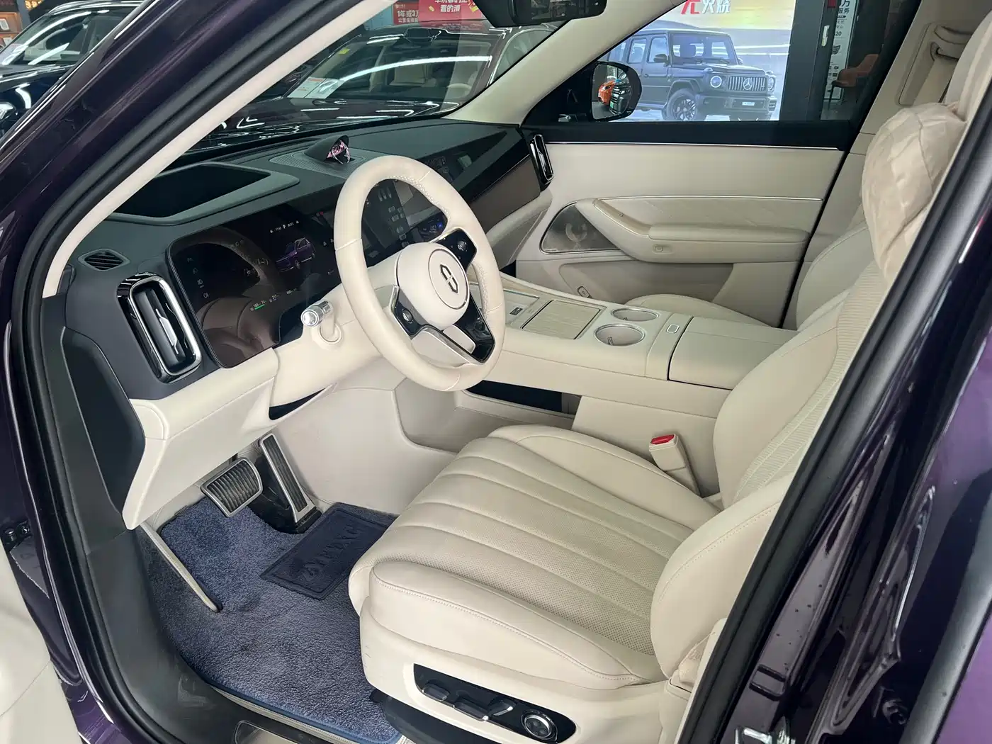 AITO Wenjie AITO M8 2025 Range Extender Max+ Edition 53.4kWh 5-seater фото 5