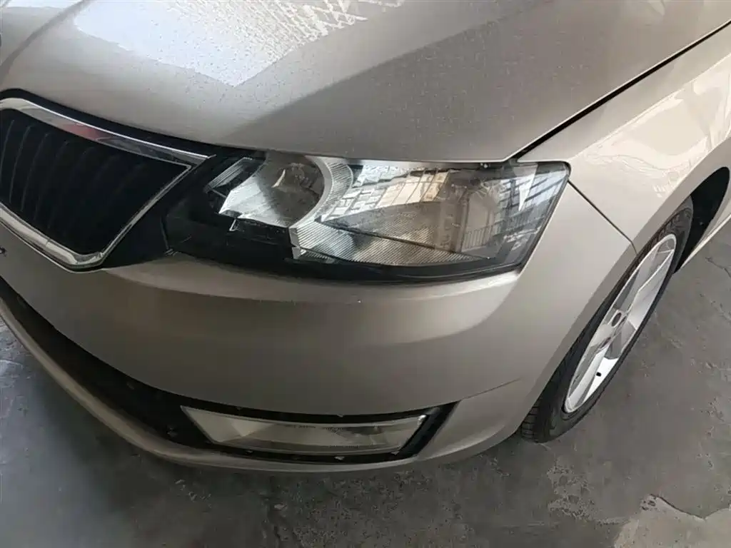 Škoda Rapid 2013 1.6L Automatic Smart Selection фото 24
