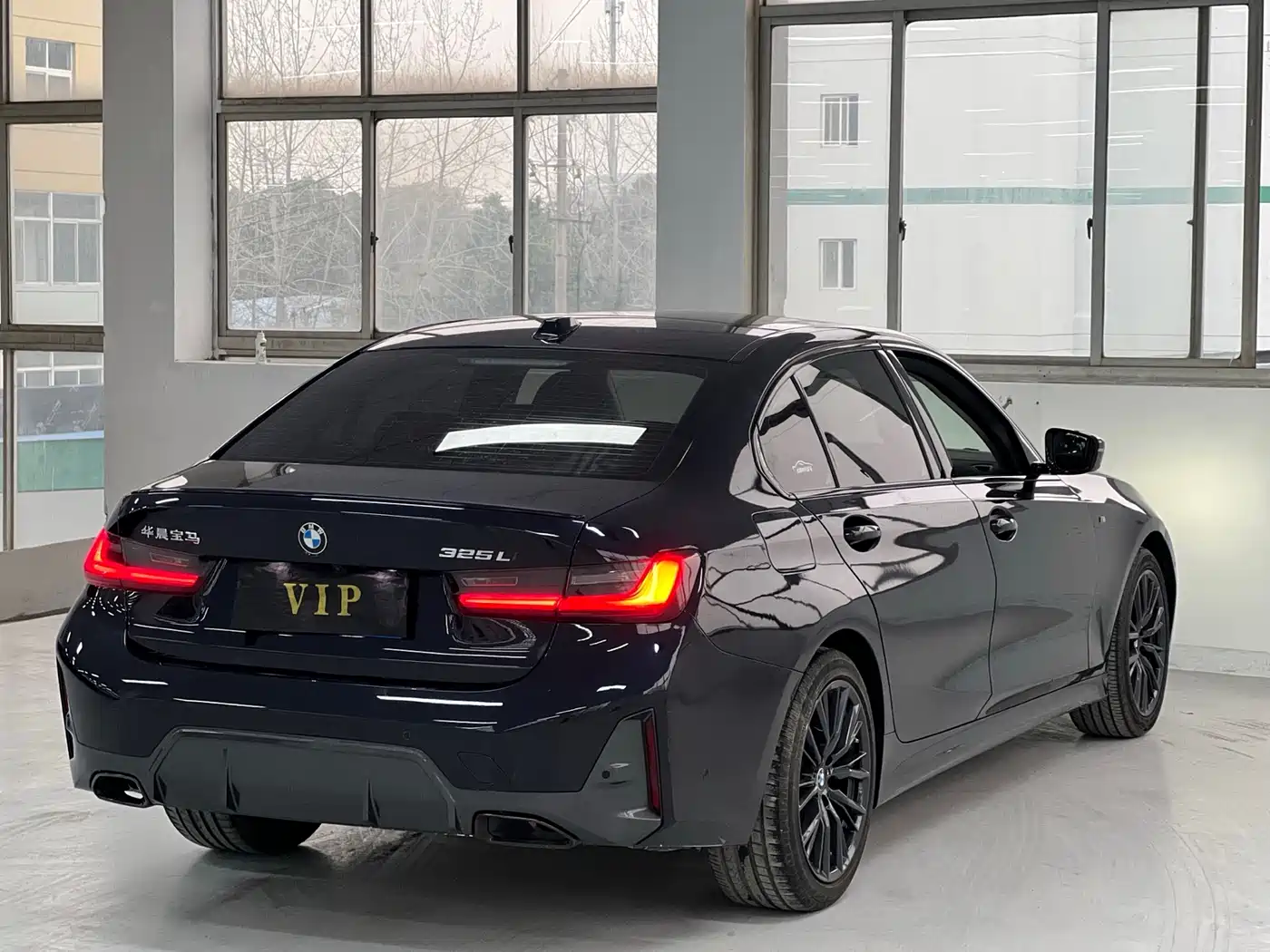 BMW 3 Series 2024 325Li M Sport Shadowline Package фото 7