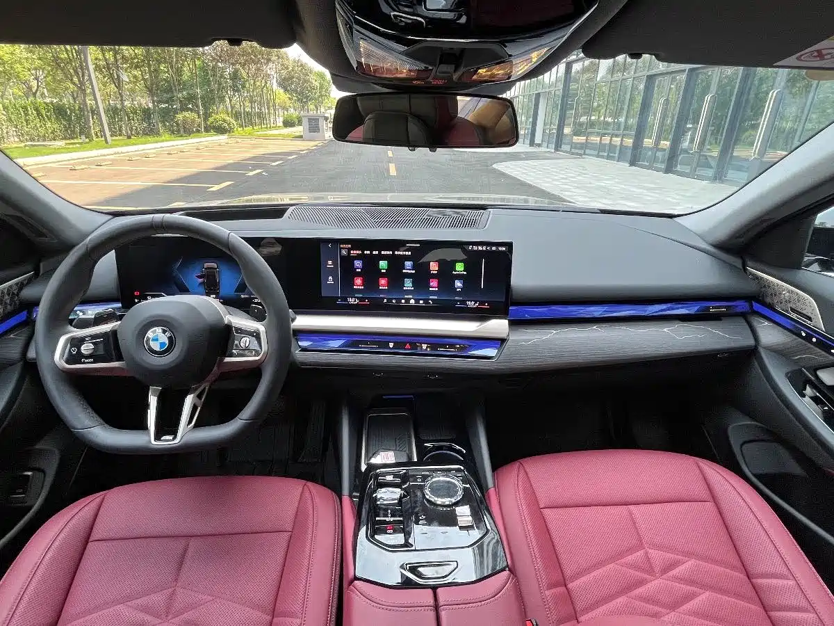 BMW 5 Series 2025 530Li Premium M Sport Package фото 12