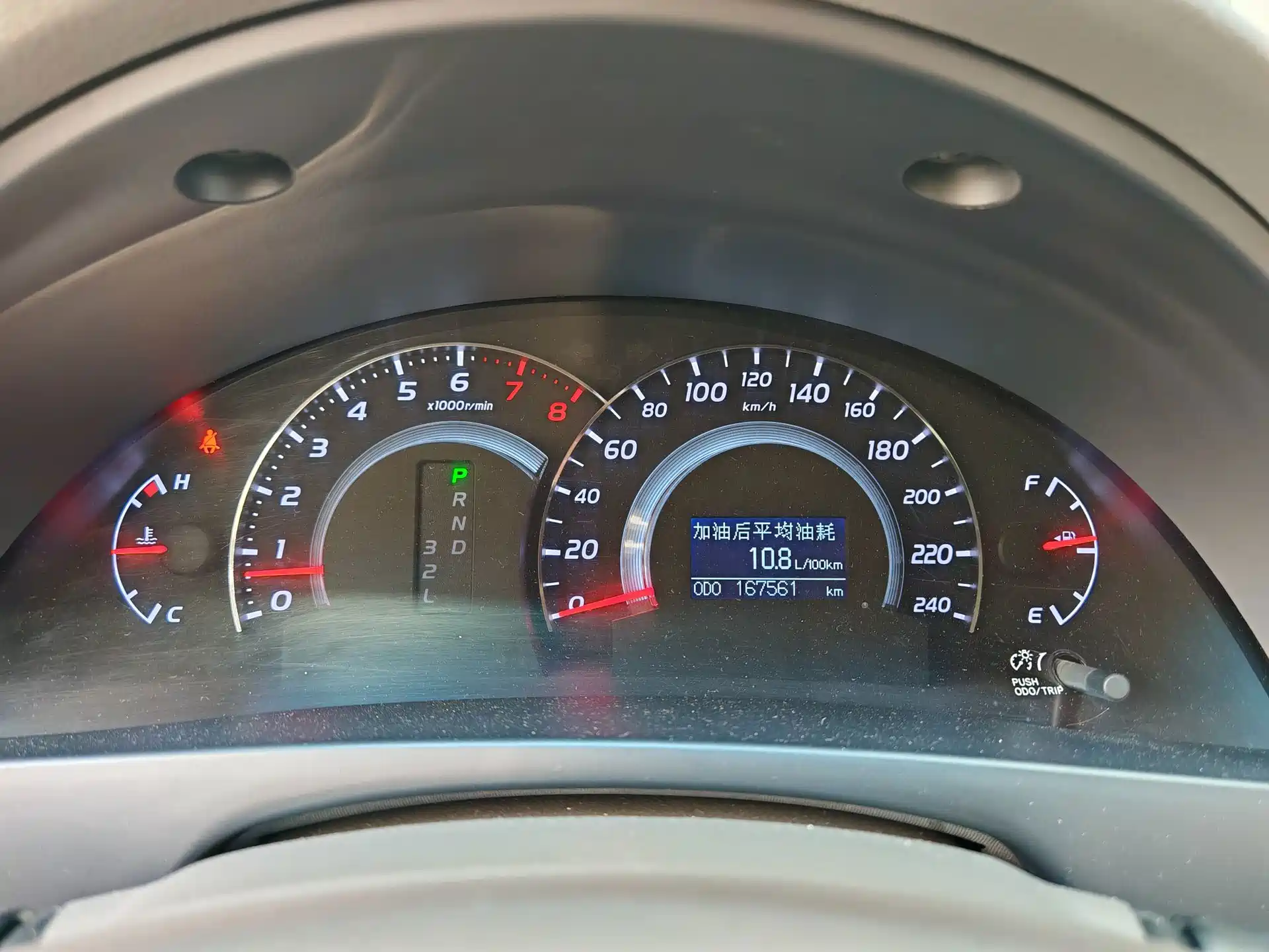Фото 10 - Toyota Camry