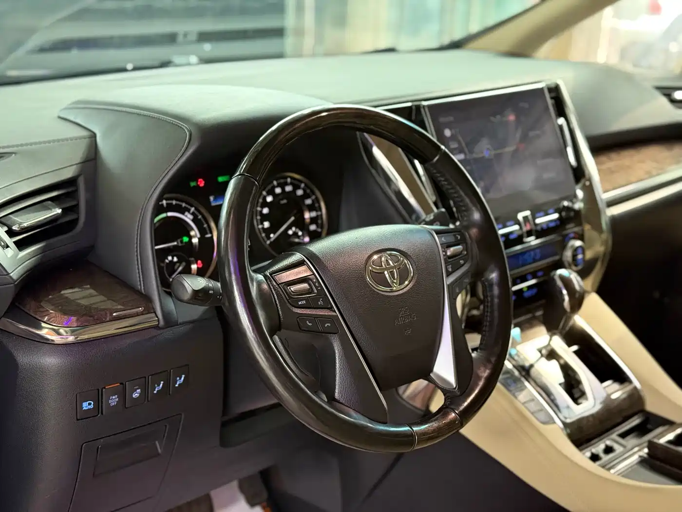 Toyota Alphard 2021 Hybrid 2.5L Premium фото 8