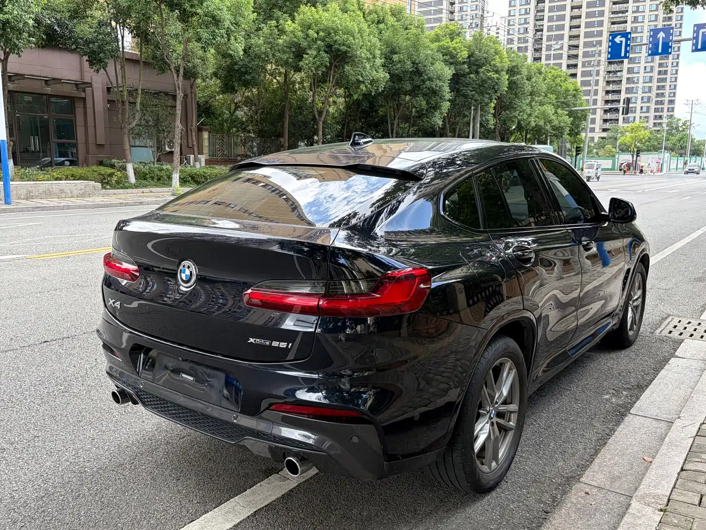 Photo 6 - BMW X4