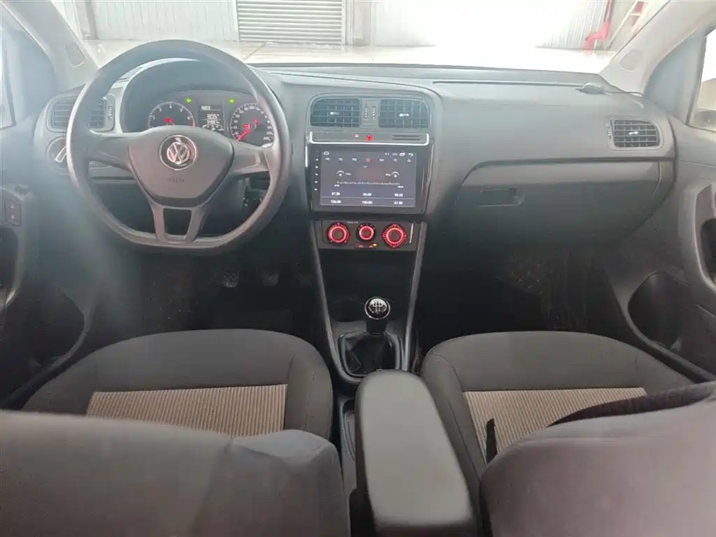 Volkswagen Polo 2016 1.4L Manual Trend фото 10