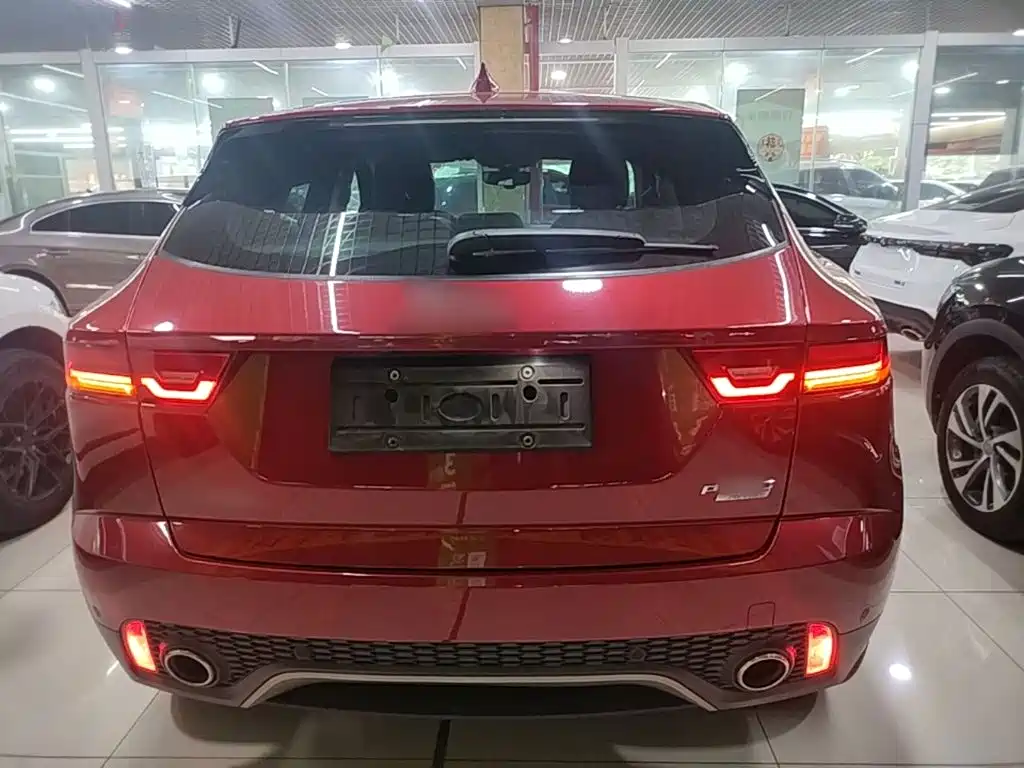 Фото 6 - Jaguar E-PACE