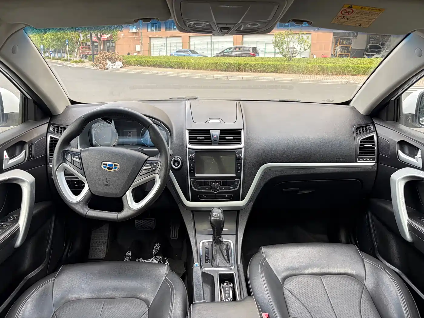 Фото 11 - Geely Emgrand