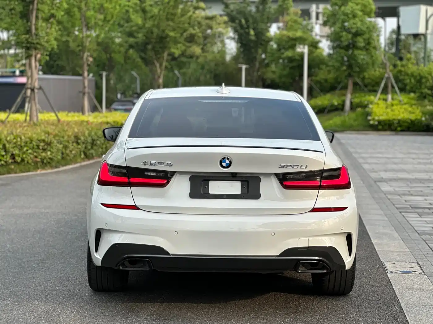 BMW 3 Series 2022 325Li M Sport Shadow Edition фото 5