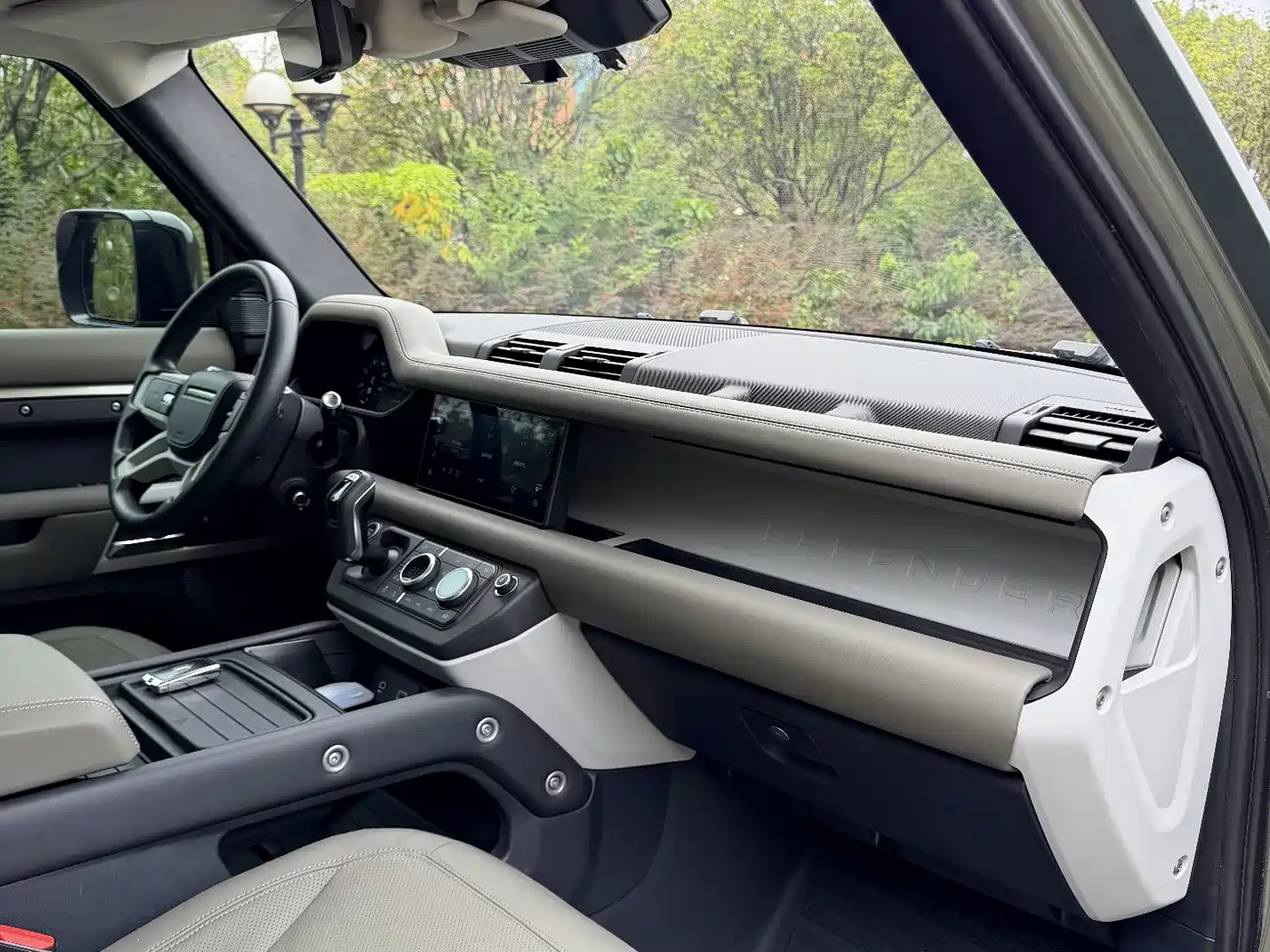 Land Rover Defender 2020 Model 110 P400 HSE фото 14