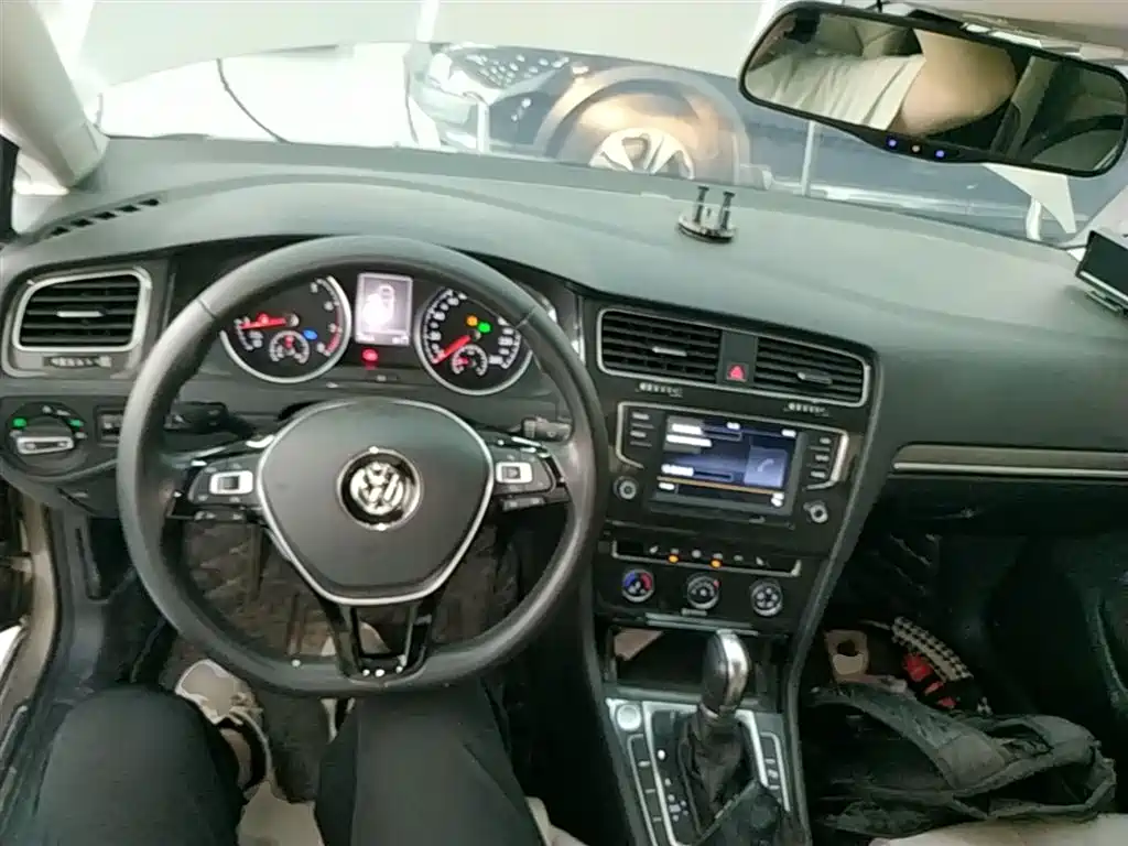 Volkswagen Golf 2017 230TSI Auto Luxury Millionth Anniversary Edition фото 10