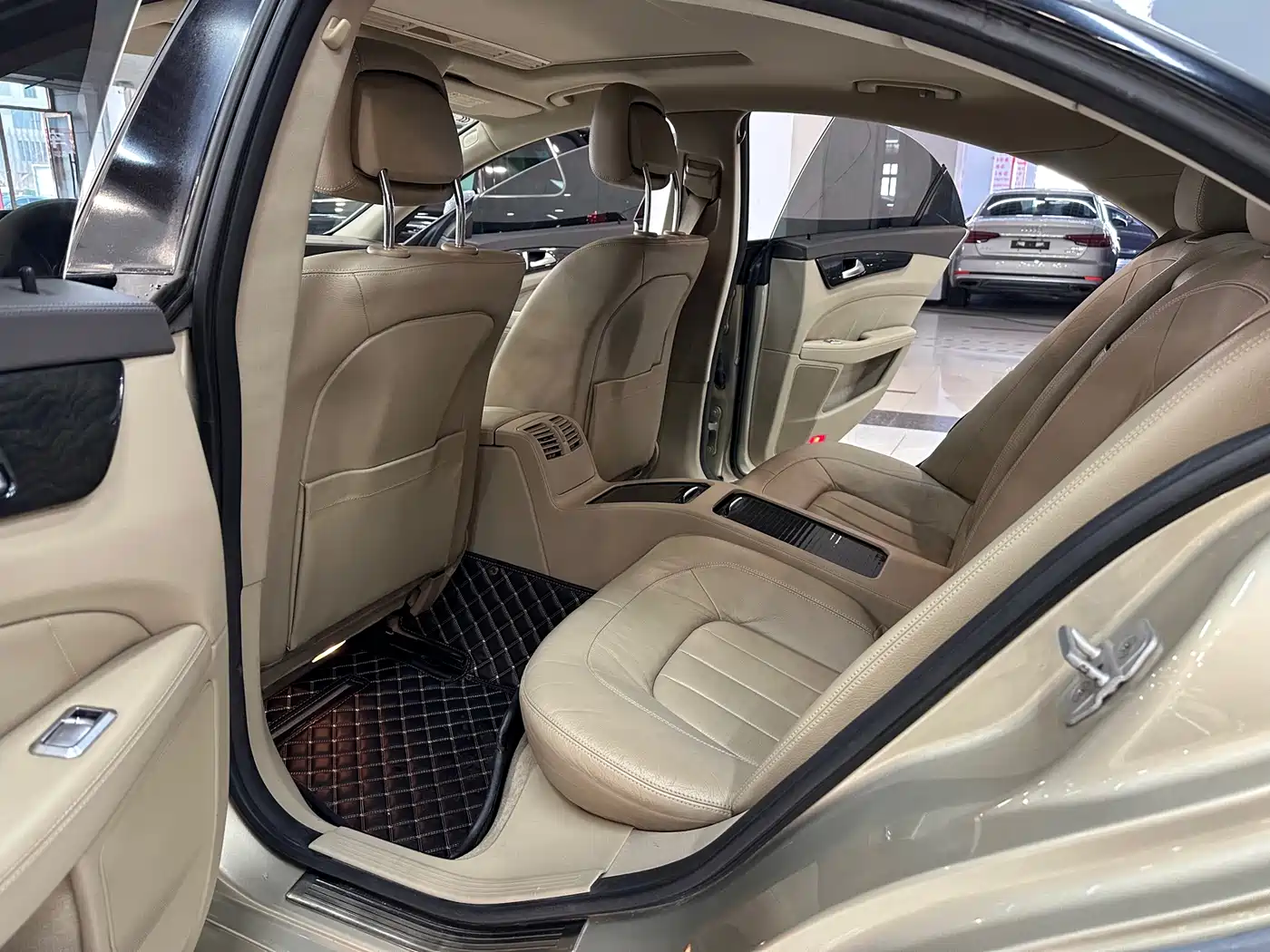 Mercedes-Benz CLS 2012 CLS 300 CGI фото 7