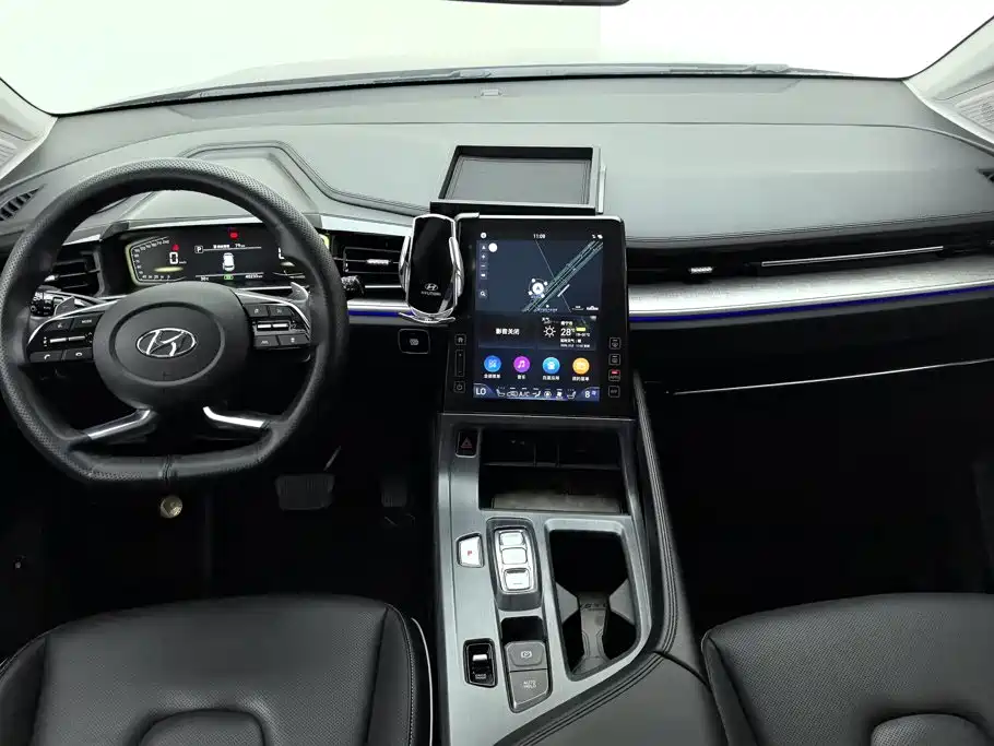 Photo 12 - Hyundai Custo