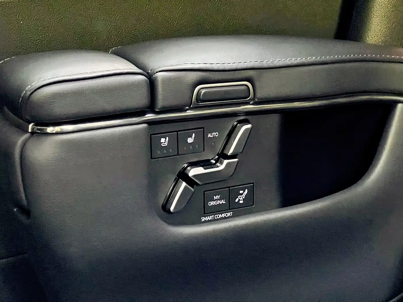 Toyota Vellfire 2024 Crown Hybrid 2.5L Premium Edition фото 26