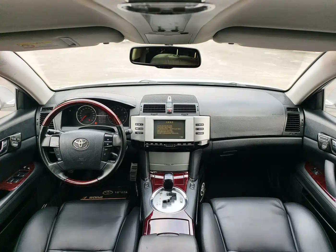 Фото 9 - Toyota Reiz