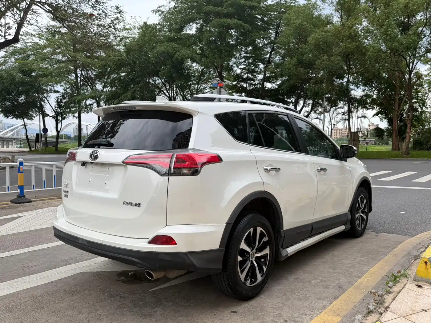Toyota RAV4 Rongfang 2016 2.0L CVT 2WD Trend (China V) фото 9
