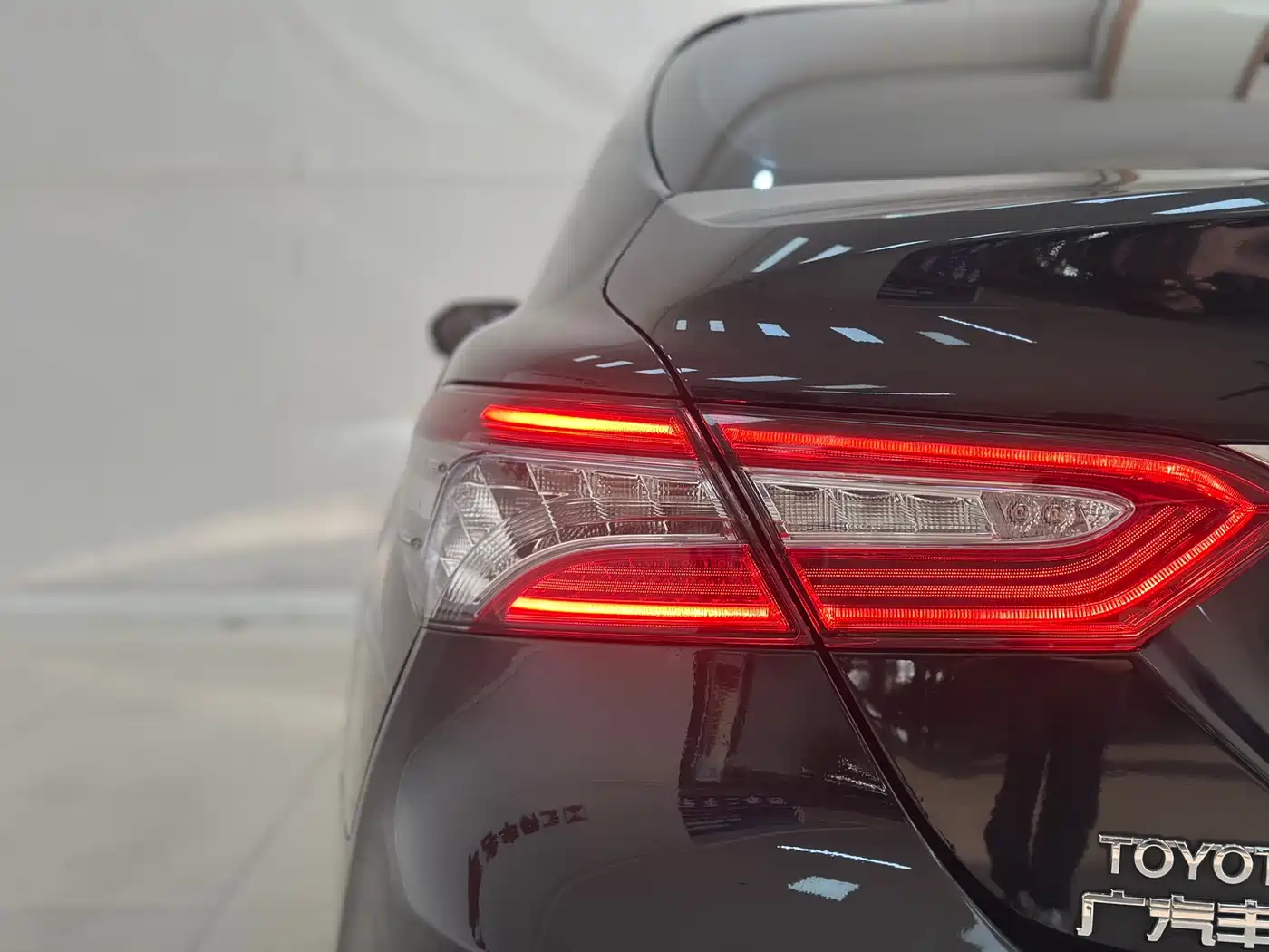 Toyota Camry 2018 Hybrid 2.5HG Luxury Edition фото 8