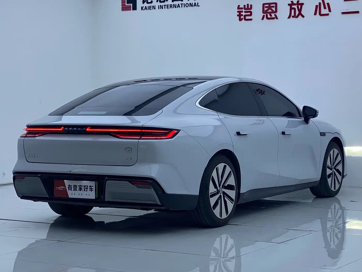 Geely Galaxy Galaxy E8 2024 665km RWD Starship Voyager Edition фото 4