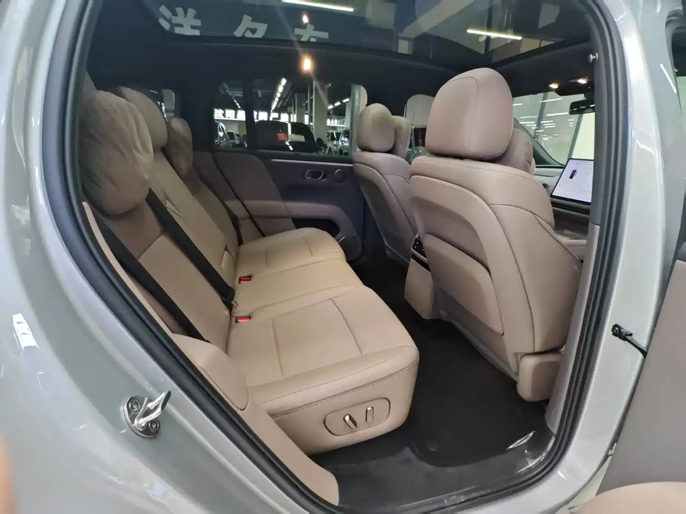 Li Auto i6 2026 2025 4WD Base Model