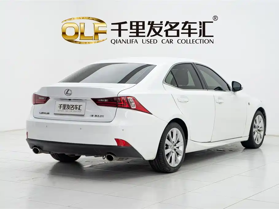 Lexus IS 2015 200t F SPORT фото 6
