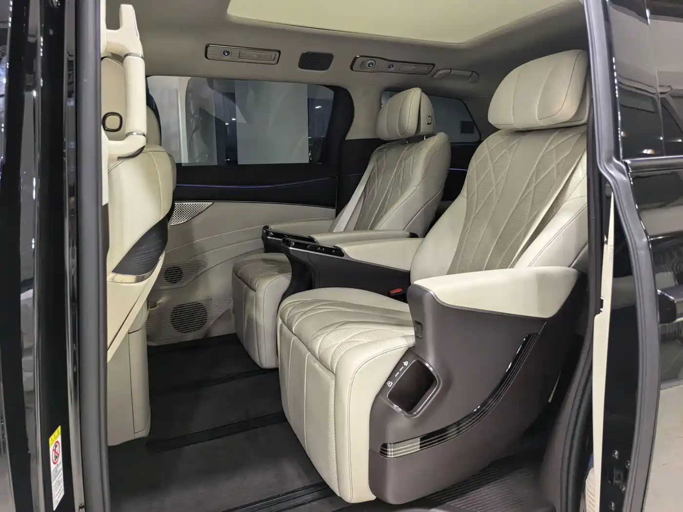 Denza D9 2025 2025 DM-i Smart Drive Edition 1020 AWD Luxury