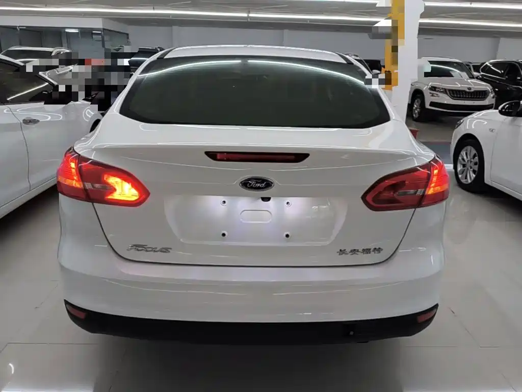 Фото 6 - Ford Focus