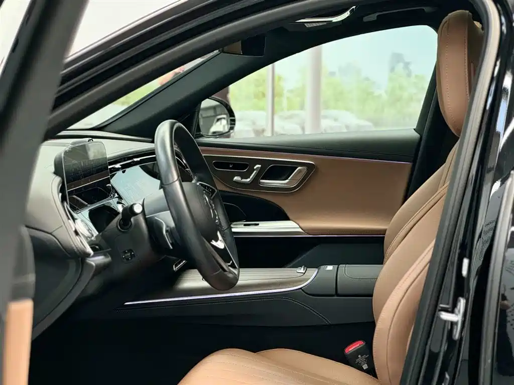 Mercedes-Benz E-Class 2024 E 300 L Fashion фото 6
