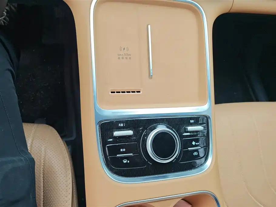 Geely Galaxy Galaxy Starship 7 EM-i 2025 Model 120km Explorer+ Edition фото 15