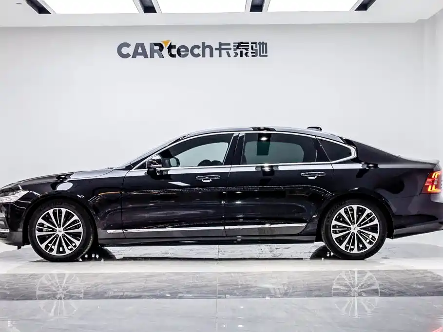 Volvo S90 2025 2024 B5 Momentum Luxury Edition