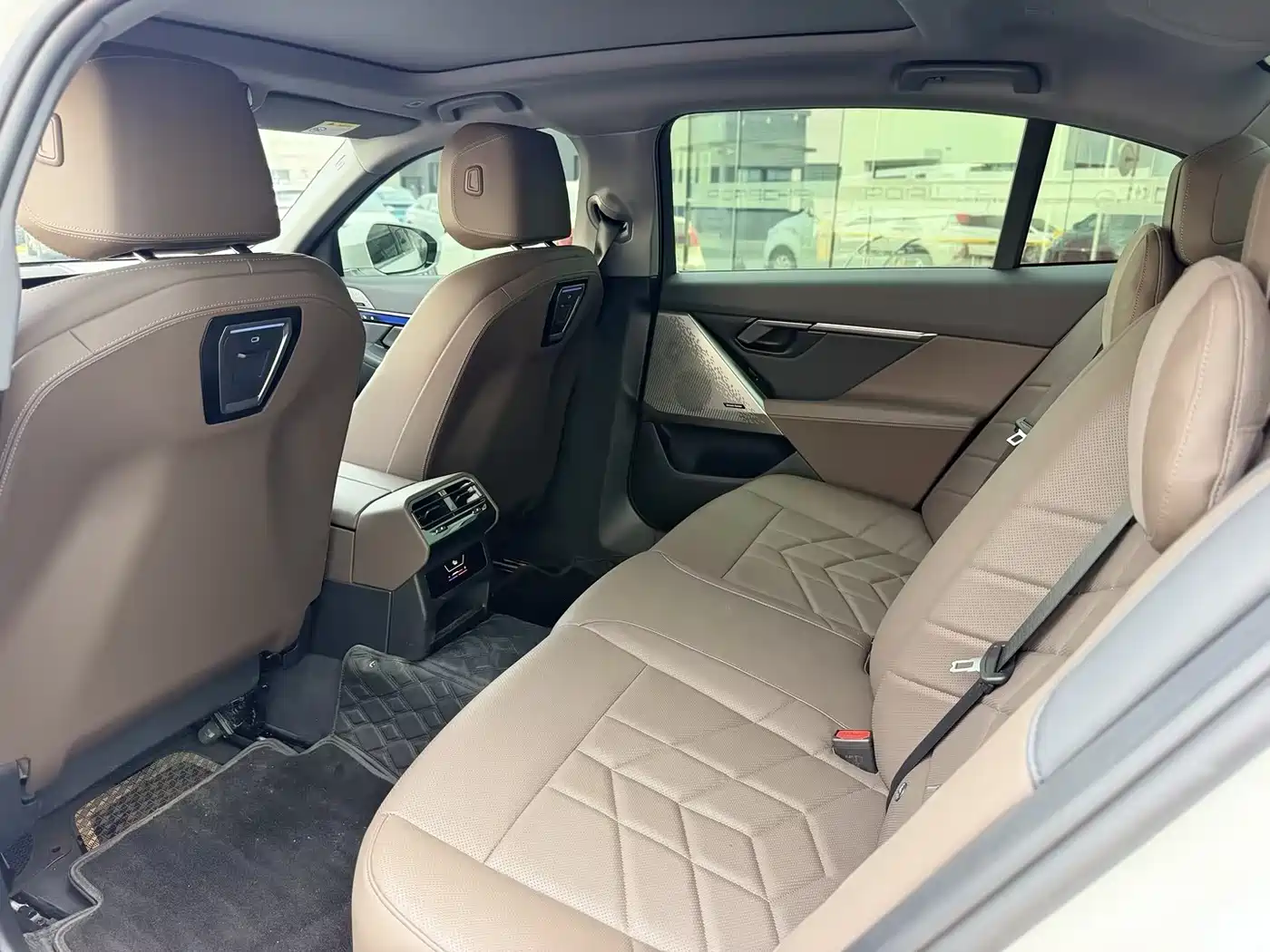 BMW 5 Series 2025 530Li Leading M Sport Package фото 9